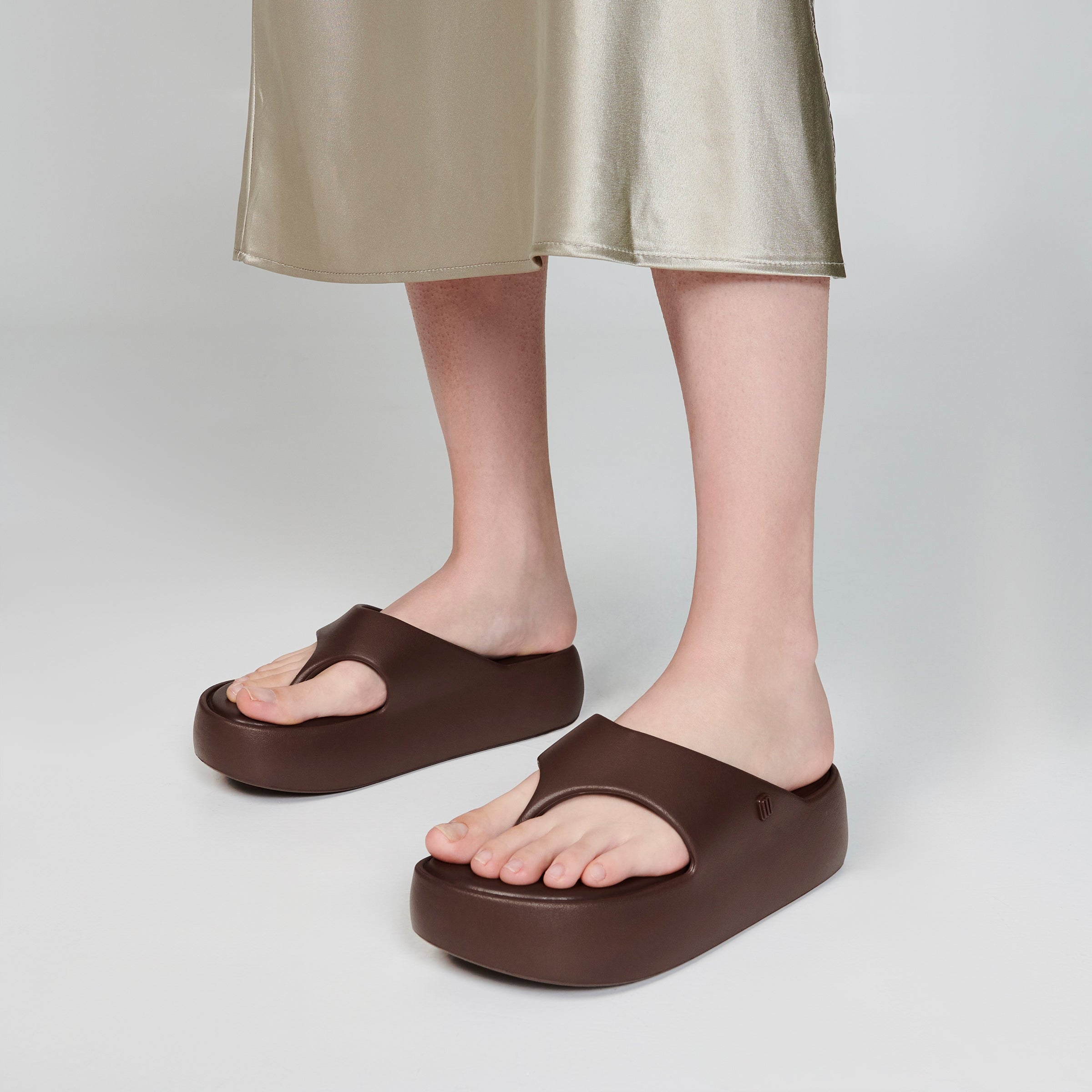 Melissa Free Platform Thong Ad Brown Klapki Damskie Na Platformie Brązowe