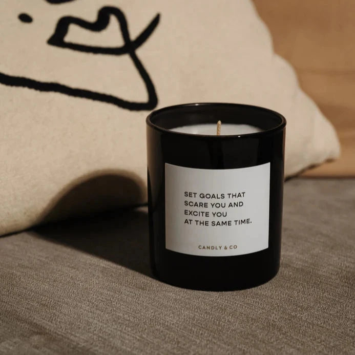 Candly & Co Świeca zapachowa No. 4 Pinia / Paczuli Set goals that scare you and excite you at the same time