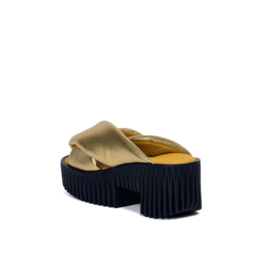 4CCCCEES Plia Anda Gold Klapki Damskie Na Koturnie Złote