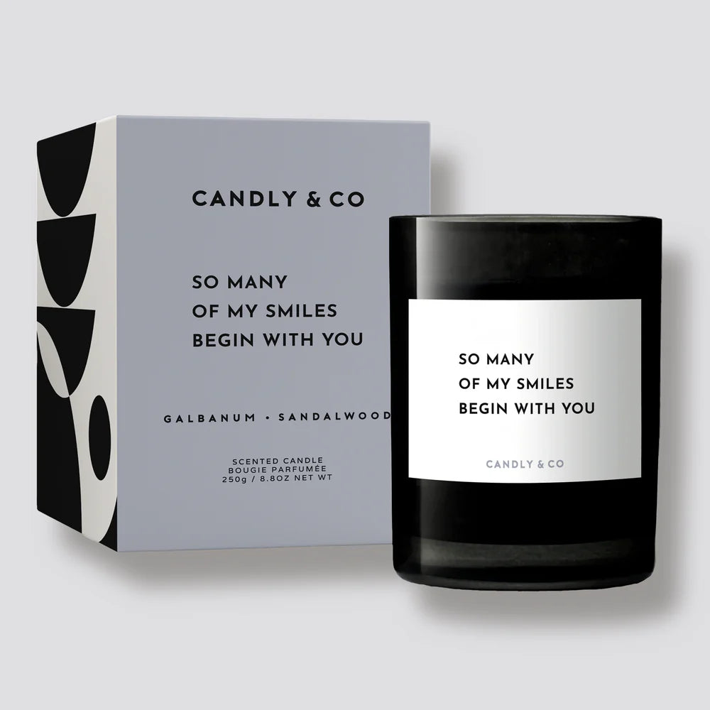 Candly & Co Świeca zapachowa No. 6 Galbanum / Drzewo Sandałowe So many of my smiles begin with you