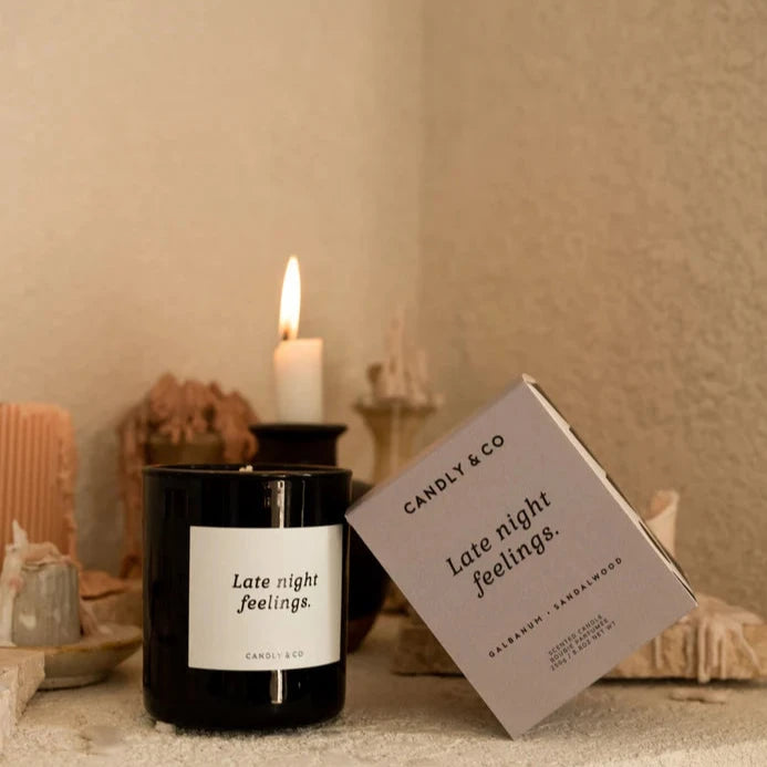 Candly & Co Świeca zapachowa No. 6 Galbanum / Drzewo Sandałowe Late night feelings