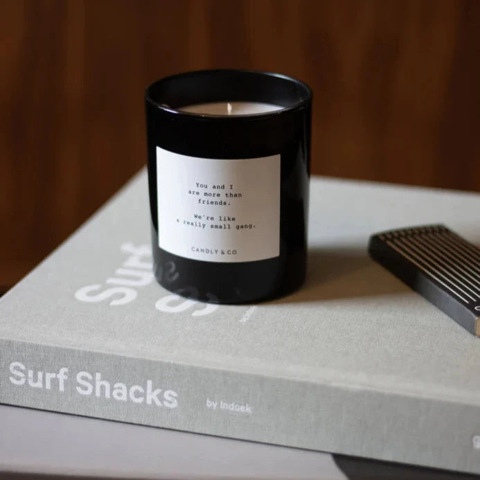 Candly & Co Świeca zapachowa No. 8 Kwiat lotosu / Piżmo You and I are more than friends. We're like a really small gang.