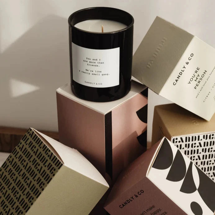 Candly & Co Świeca zapachowa No. 8 Kwiat lotosu / Piżmo You and I are more than friends. We're like a really small gang.