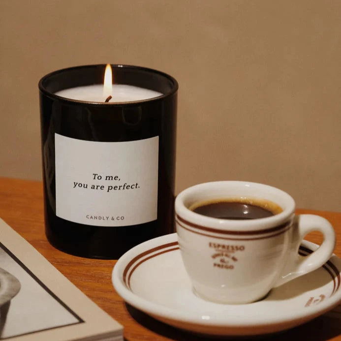 Candly & Co Świeca zapachowa No. 8 Kwiat lotosu / Piżmo To me, you are perfect