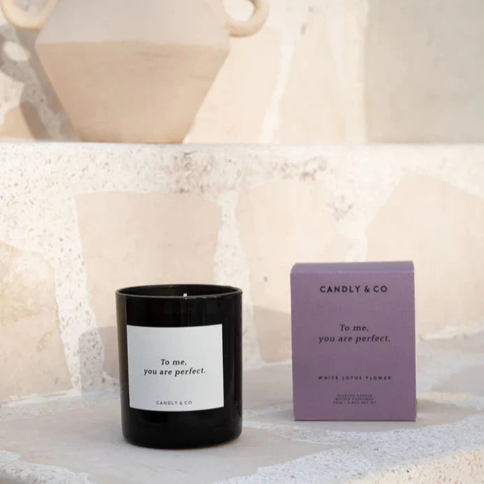 Candly & Co Świeca zapachowa No. 8 Kwiat lotosu / Piżmo To me, you are perfect