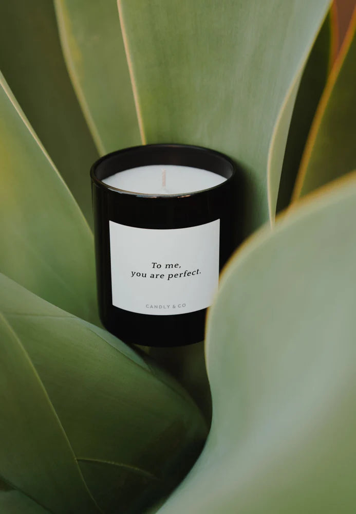 Candly & Co Świeca zapachowa No. 8 Kwiat lotosu / Piżmo To me, you are perfect