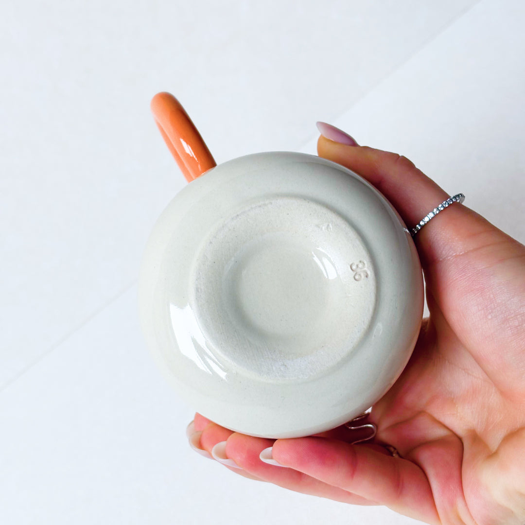 Ceramics 36 Filiżanka Pomarańczowe Ucho