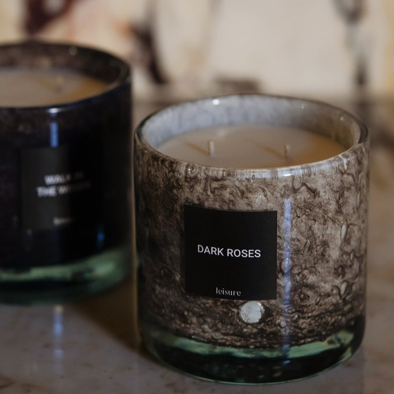 Świeca zapachowa Leisure - Dark roses