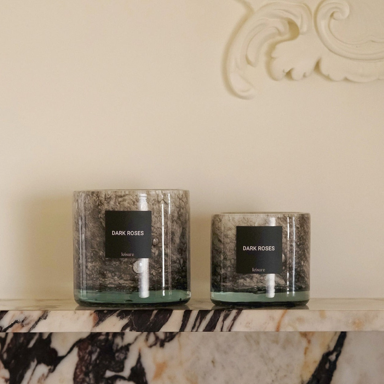 Świeca zapachowa Leisure - Dark roses