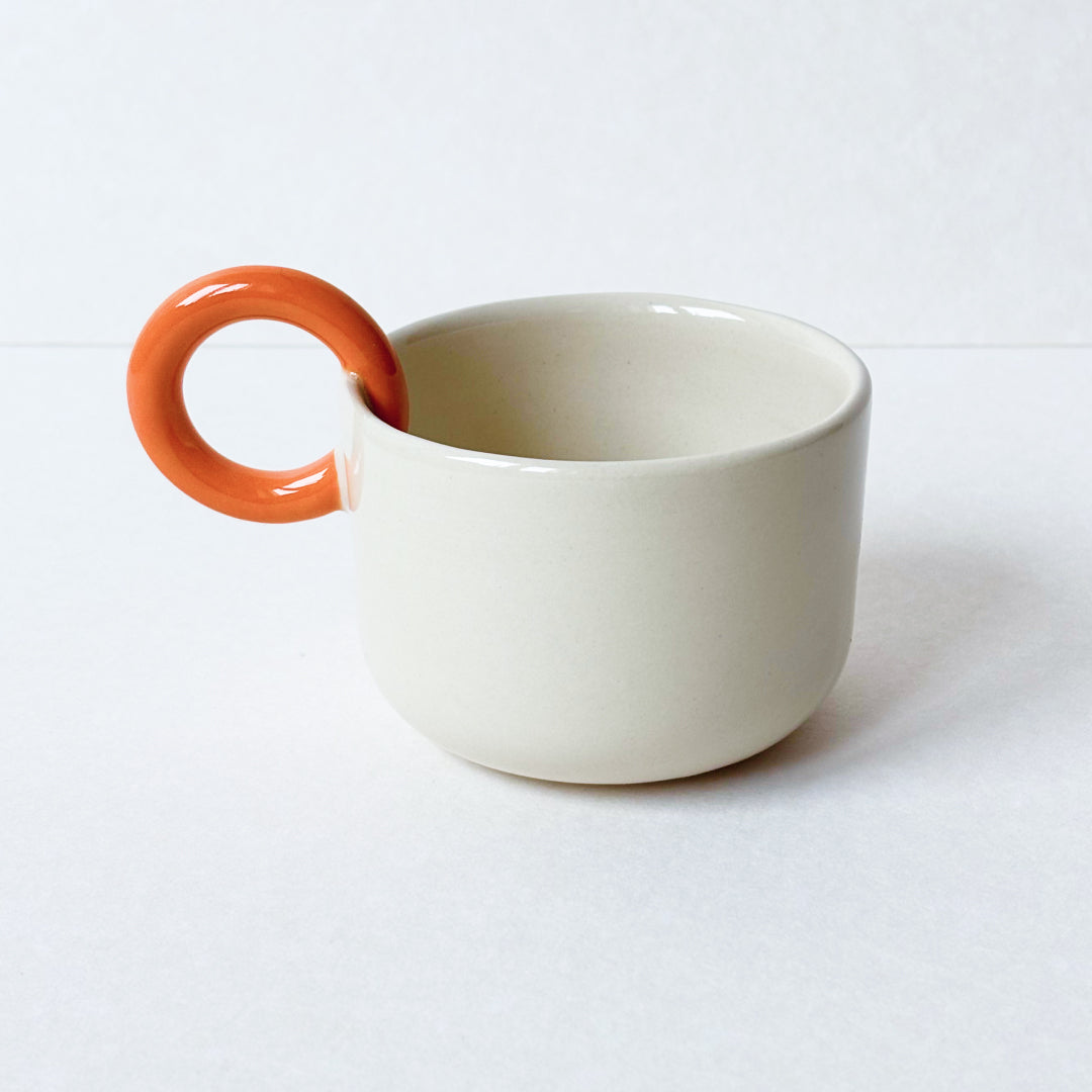 Ceramics 36 Filiżanka Pomarańczowe Ucho